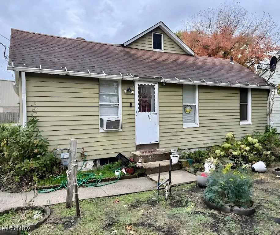 477 Henry St photo 1
