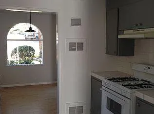 2 bed, 1000 sqft, $3,250 — Photo 2