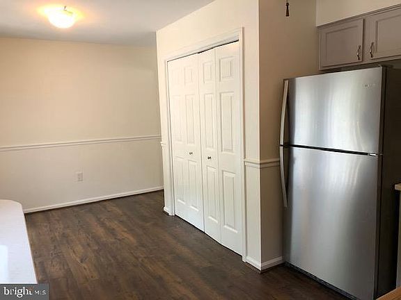 5th image of 402 Cleveland Ct