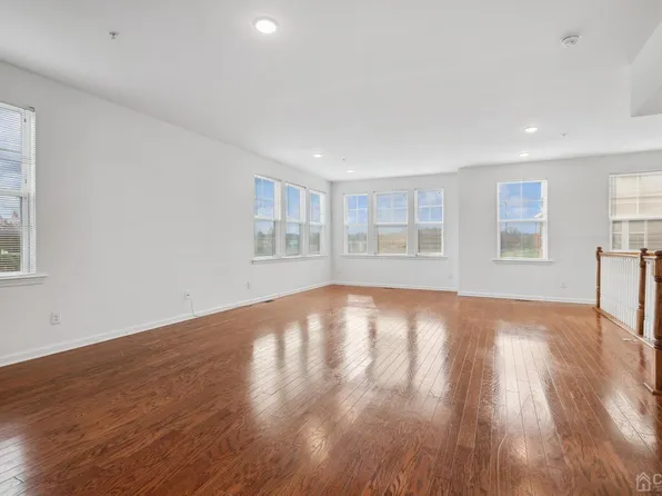 94 Fleet St, North Brunswick, NJ 08902