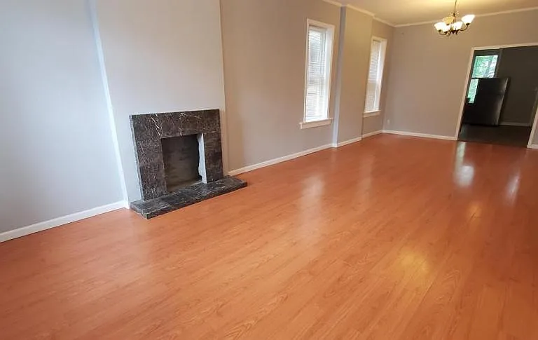 4135 S Compton Ave — Photo 1