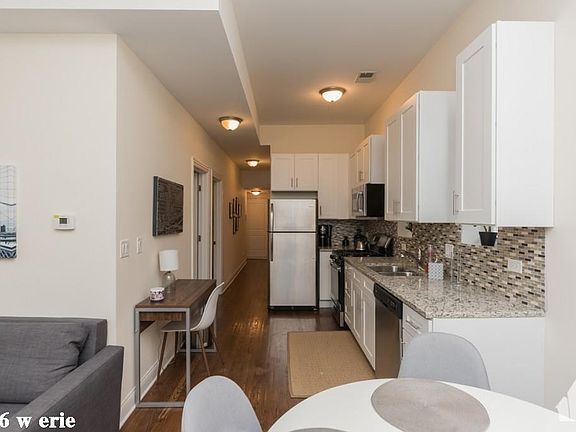 3rd image of 1656 W Erie St #518