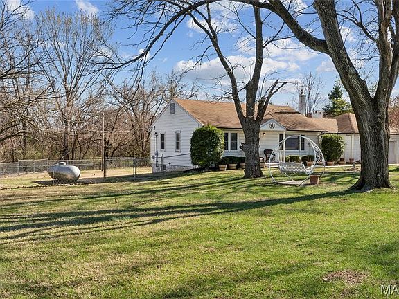 3rd image of 2275 Charbonier Rd