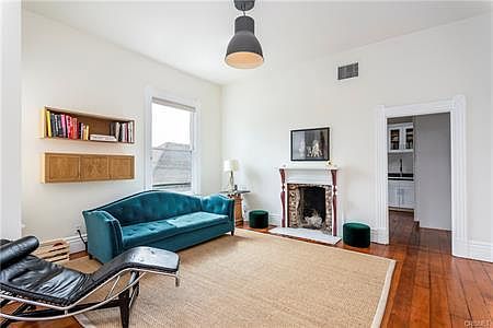 4th image of 1664 W 12th St