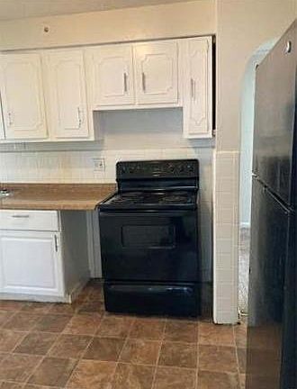 5th image of 8122 Rector Dr