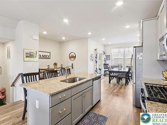 3rd image of 7626 Clayton Ave
