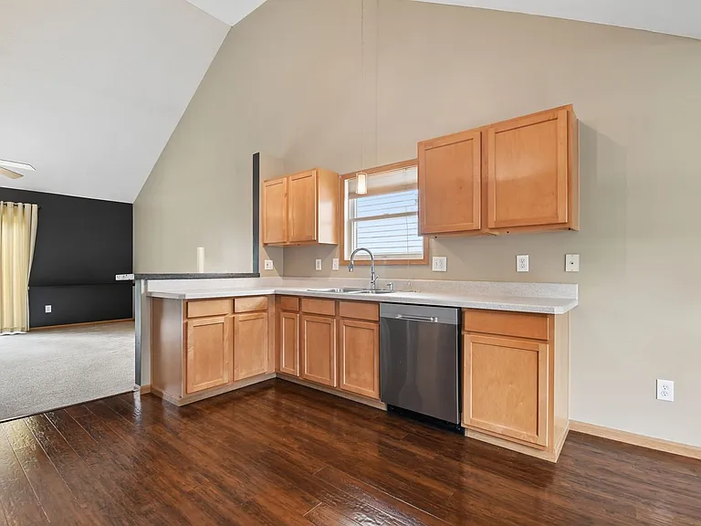 486 Ruffin Dr — Photo 6