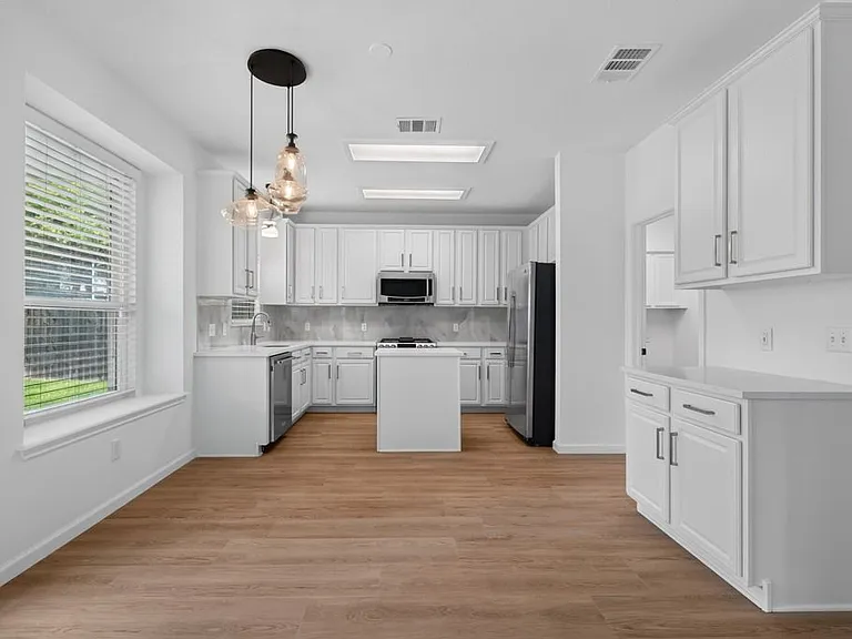 10416 Beard Ave — Photo 9