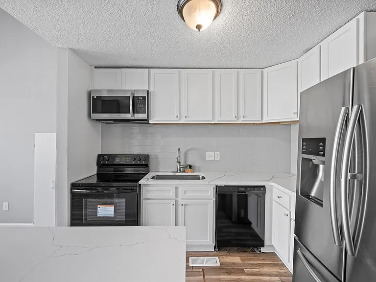 1119 Waggoner Ct W — Photo 14