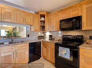 345 Lakeside Ct #221, Sunrise, FL 33326