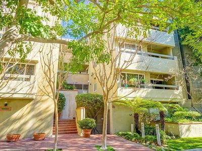 1888 Greenfield Ave APT 204, Los Angeles, CA, 90025