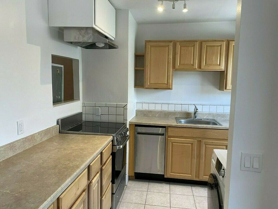 2nd image of 260 Berry St #3
