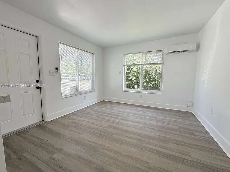 520 SW 5th St #2 — Photo 3