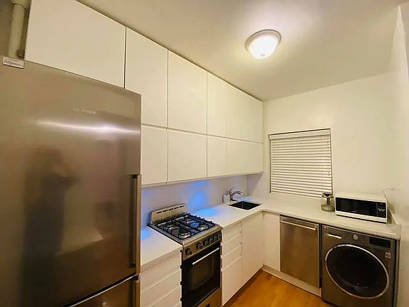 5th image of 320 E 83rd St APT 5F