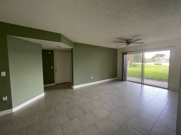 5005 Wiles Rd, Pompano Beach, FL