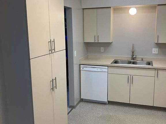 5th image of 400 NW Parr Dr Unit A