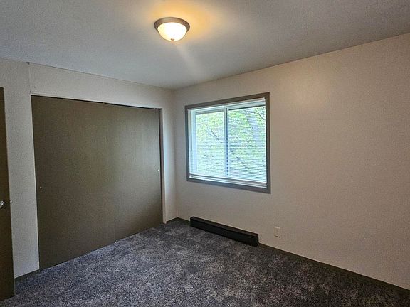 3rd image of 2905 Park Terrace Dr APT 8