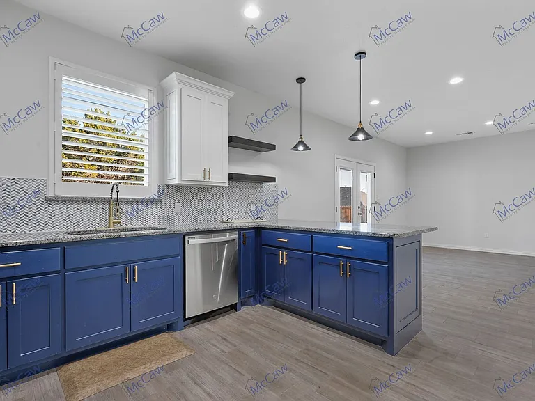 2524 Creek Dr — Photo 8