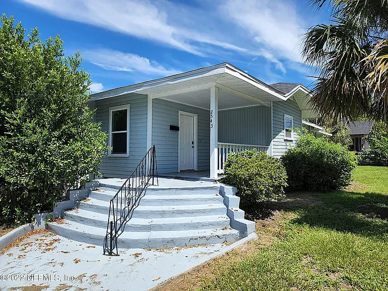 2543 Lewis St — Photo 2