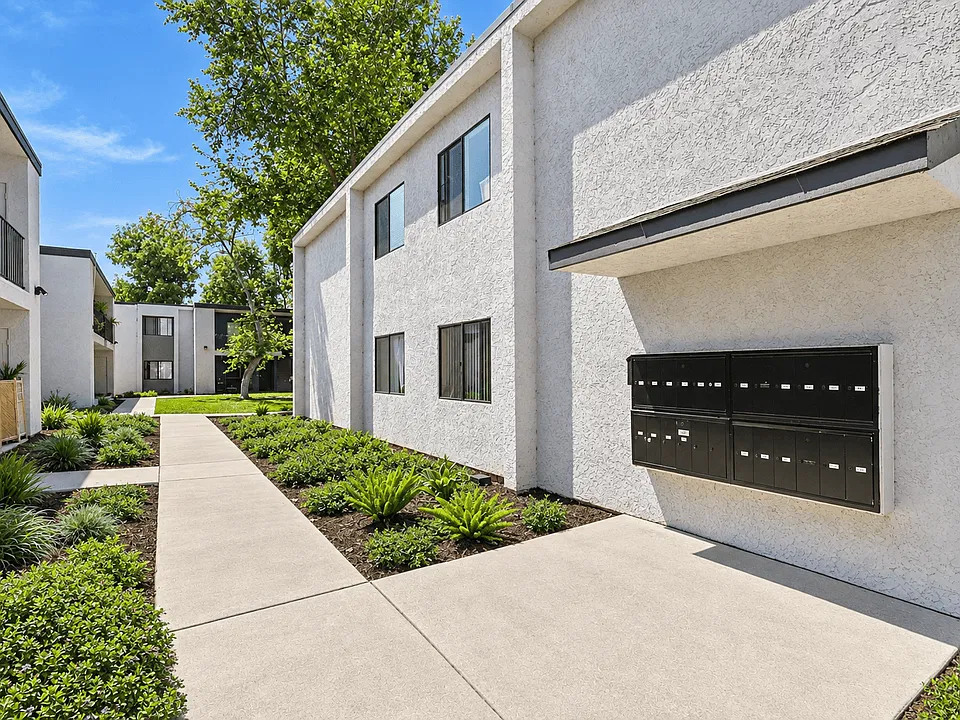 Valle at 9151 Kenwood