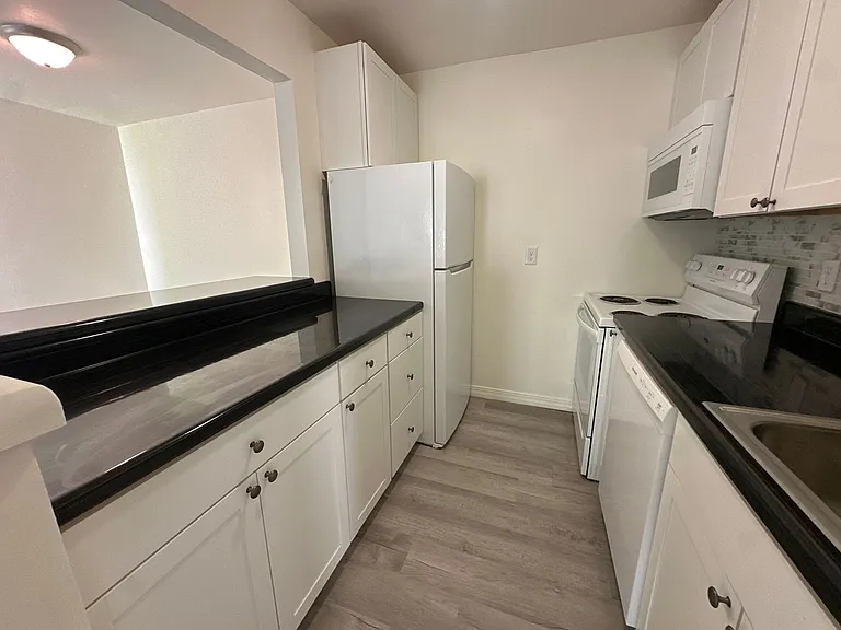 University Park Apartments near Cornell University — Photo 238