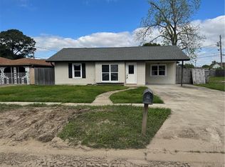26 Coffee Dr, Chalmette, LA 70043