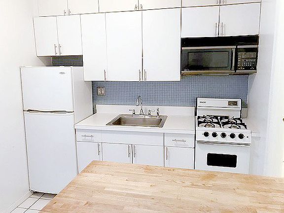 3rd image of 233 W 19th St APT 4