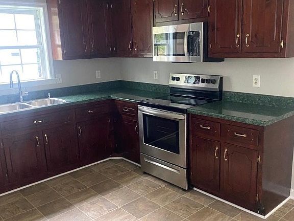 2nd image of 1515 Dinwiddie Ct