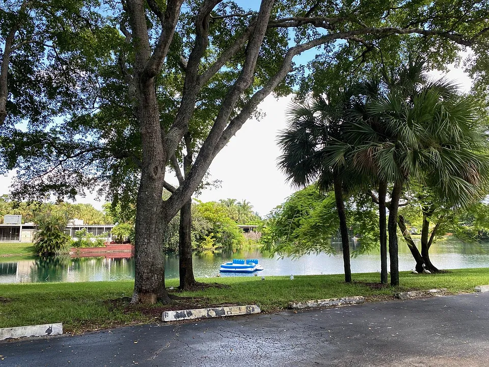 6464 Miami Lakes Dr E