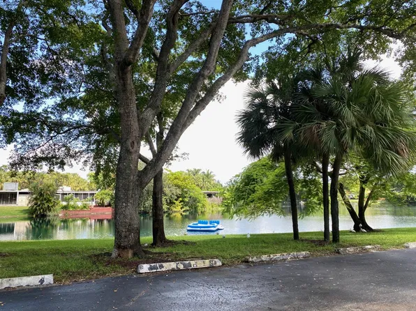 6464 Miami Lakes Dr E, Miami Lakes, FL 33014
