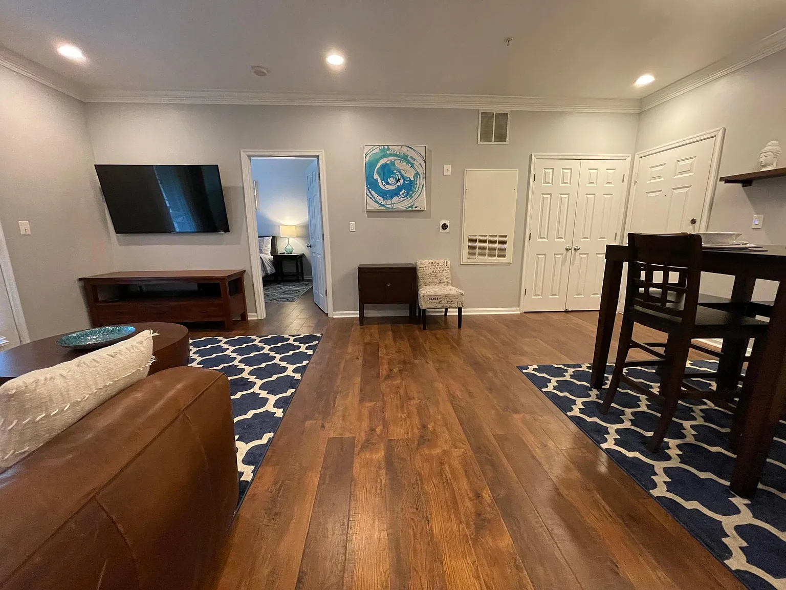 2 bed, 1096 sqft, $2,700 — Photo 1