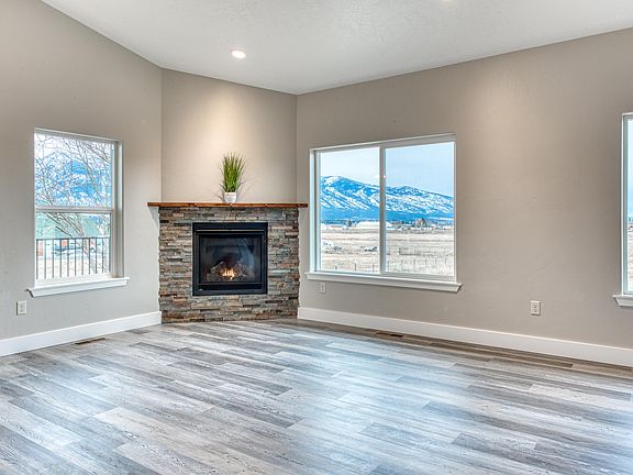 5th image of 4255 Lily Ln