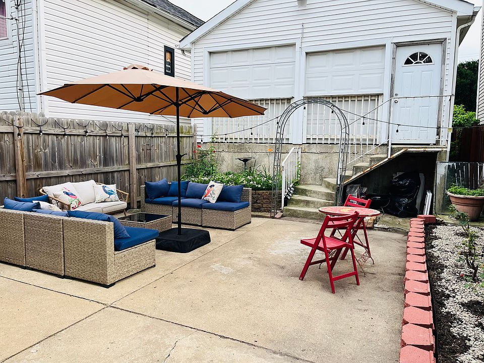 Courtyard (behind the unit)