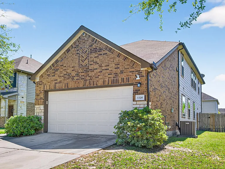 1326 Seagler Pond Ln — Photo 5