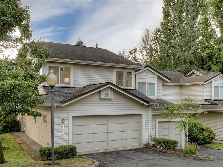 12431 NE 7th Pl — Photo 1