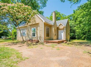 609 S 4th St, Crockett, TX 75835