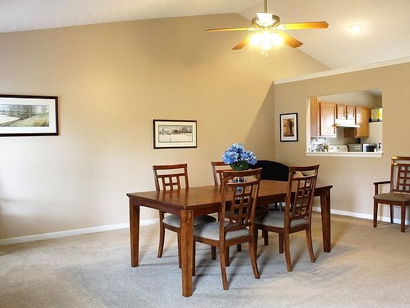 Dining room / living room combo. Can be used as either.