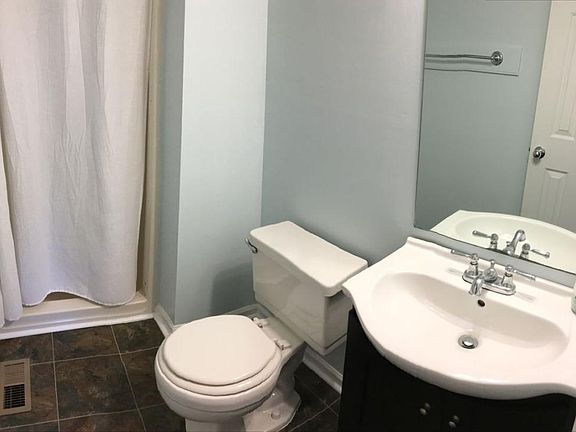 5th image of 135 Dennis Dr APT 1