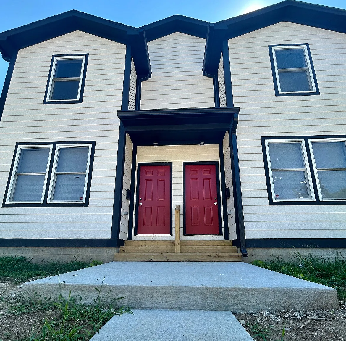 2875 N Dearborn St — Photo 1