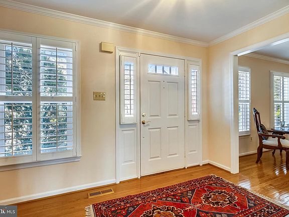 5th image of 7221 Devereux Ct