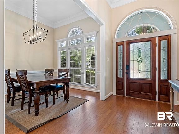 3rd image of 9740 Aspen Cir