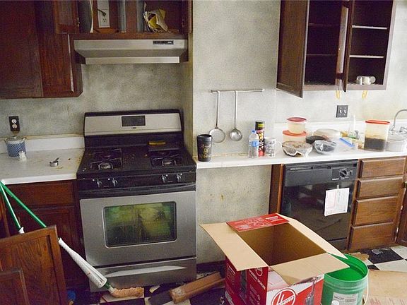 4th image of 3020 SW 28th St