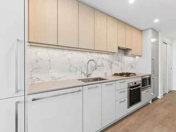 6468 Willingdon Ave #707, Burnaby, BC V5H 2T3
