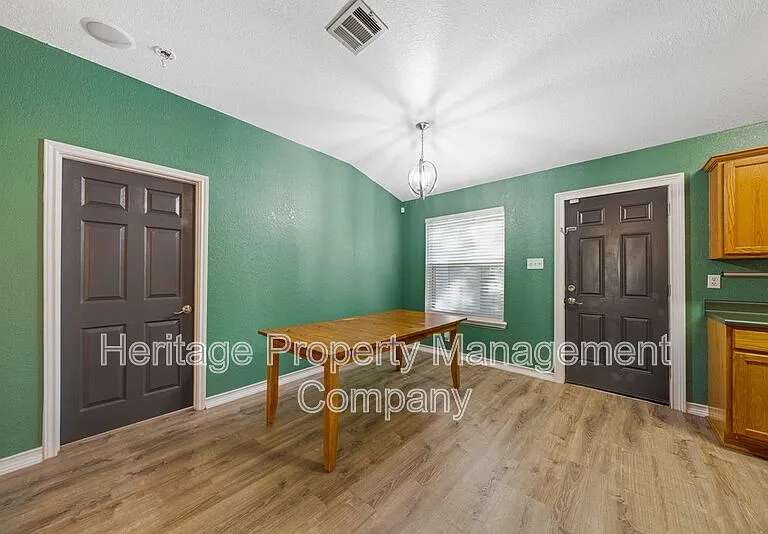 719 Eagle Trl — Photo 14