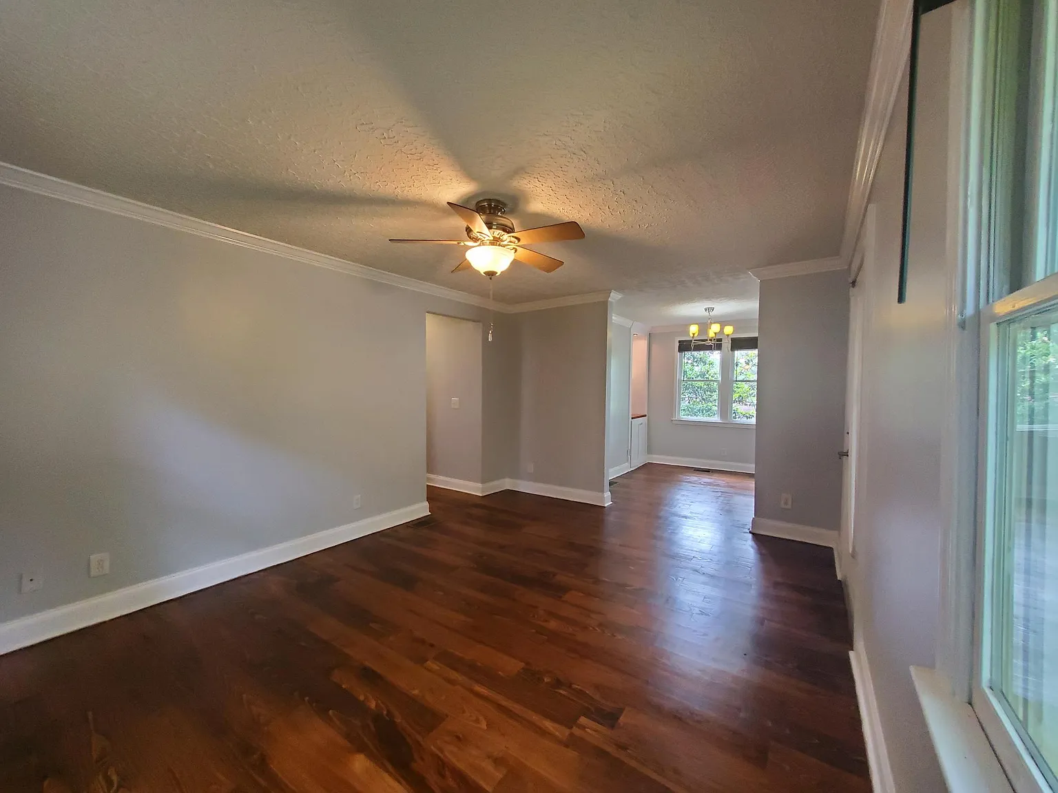 3 bed, 1269 sqft, $2,500 — Photo 4