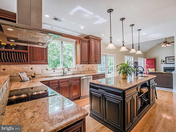 4th image of 21925 Bellair Ct