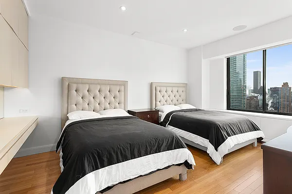 Rented by New York Casas Ltd. | media 62