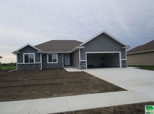 3650 Lemesa Way, South Sioux City, NE 68776