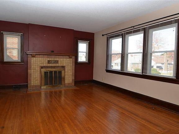 3rd image of 2149 Glenside Ave