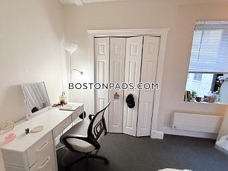 5th image of 829 Beacon St APT 3